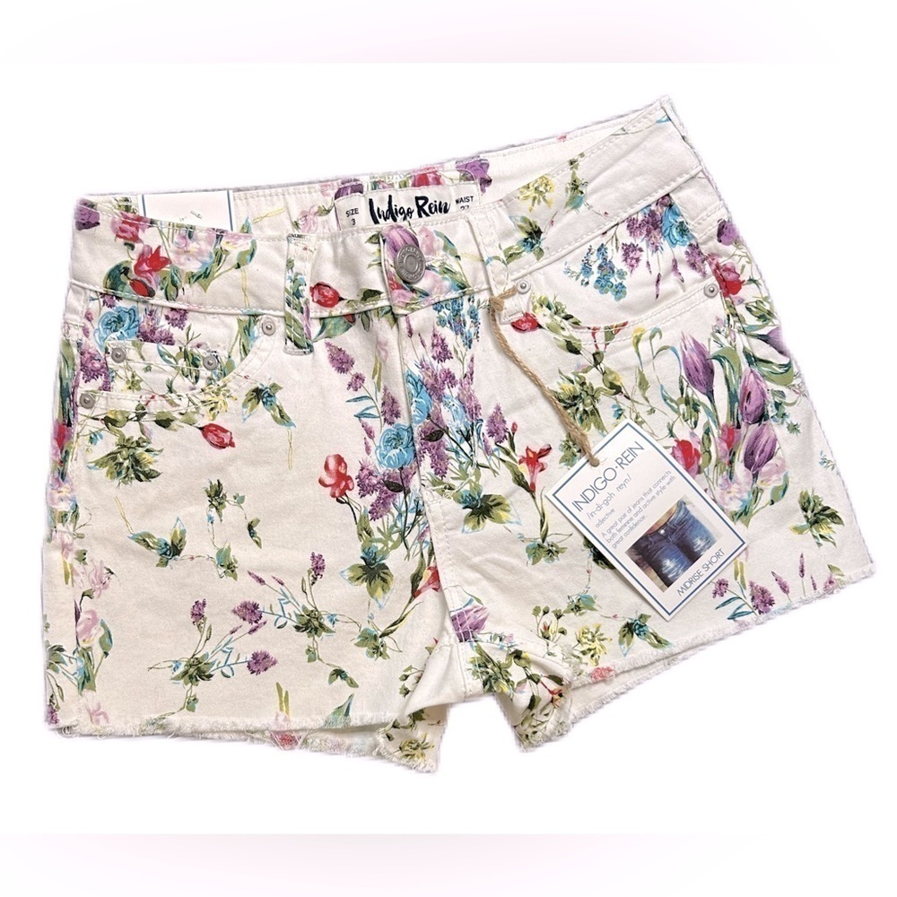 NWT Indigo Rein Mid-rise floral denim shorts. Size 3 fringe leg.​​​​​​​​…